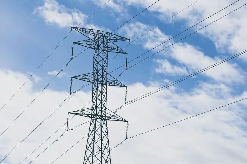 Canal Solar - Plano emergencial do ONS expõe atraso da infraestrutura elétrica brasileira, avalia ABSOLAR