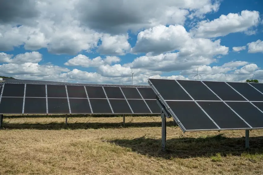 Quando a estrutura falha, o prejuízo aparece antes da geração: como evitar erros que comprometem a usina solar