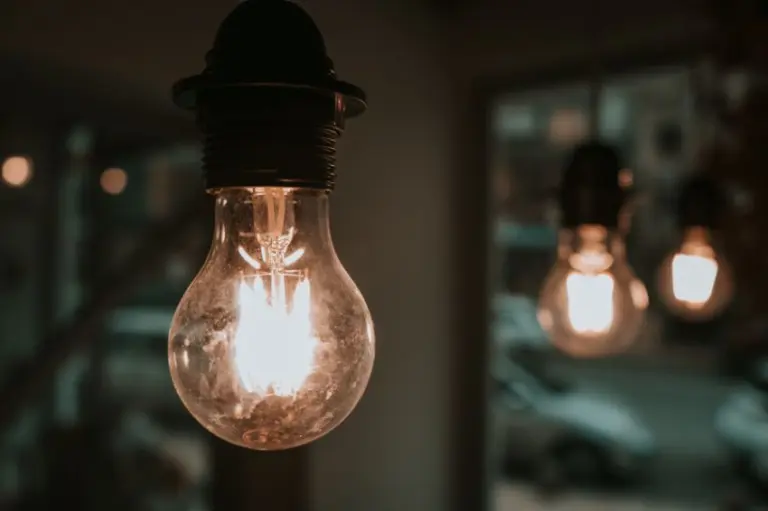 Canal Solar - ANEEL aprova 25º reajuste tarifário do ano; conta de luz sobe no Espírito Santo