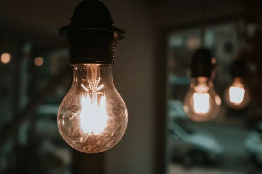 Canal Solar - ANEEL aprova 25º reajuste tarifário do ano; conta de luz sobe no Espírito Santo