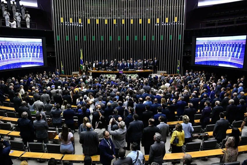Canal Solar - Congresso legisla muito sobre renováveis, mas peca na qualidade das propostas, aponta FGV