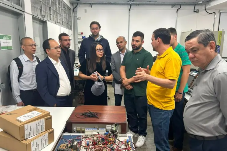 Canal Solar - Empresa americana estuda investir R$ 1,1 bilhão em fábrica de baterias e doa BESS à universidade brasileira 
