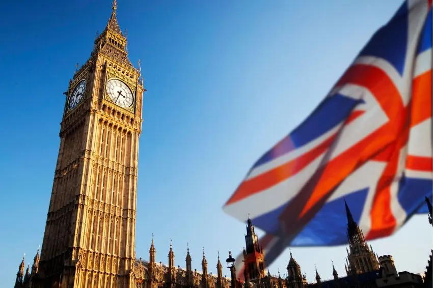 Novo governo britânico anuncia corte de imposto na conta de luz