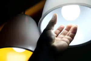 Canal Solar - O que realmente encarece a conta de luz