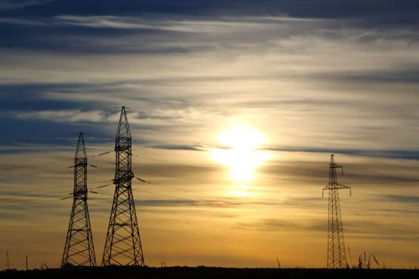 Carga de energia deve subir 4,8% em agosto impulsionada pelas temperaturas, diz ONS