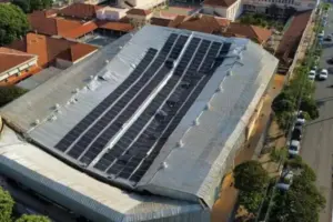 Cobertura de ginásio com painéis solares desaba em Mato Grosso do Sul