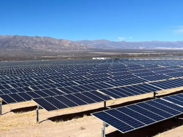 Canal Solar - Descarte de painéis solares deve superar 25 milhões de toneladas por ano até 2050, diz IRENA