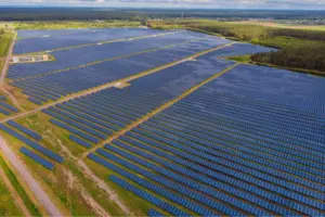 Canal Solar - Mundo supera 3 TW de energia solar, mas novas instalações caem 23% no Brasil