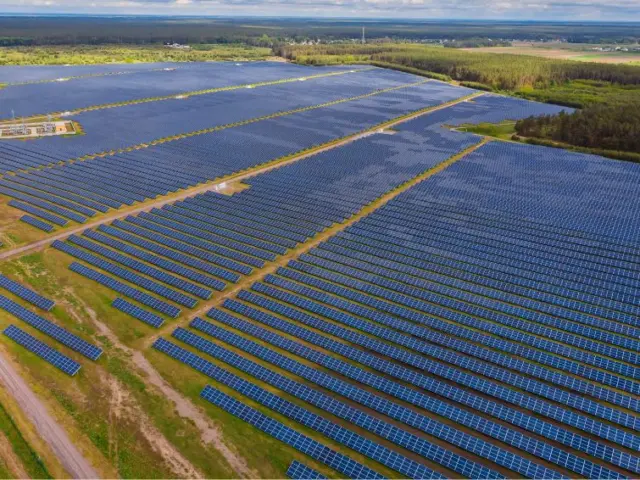 Canal Solar - Mundo supera 3 TW de energia solar, mas novas instalações caem 23% no Brasil