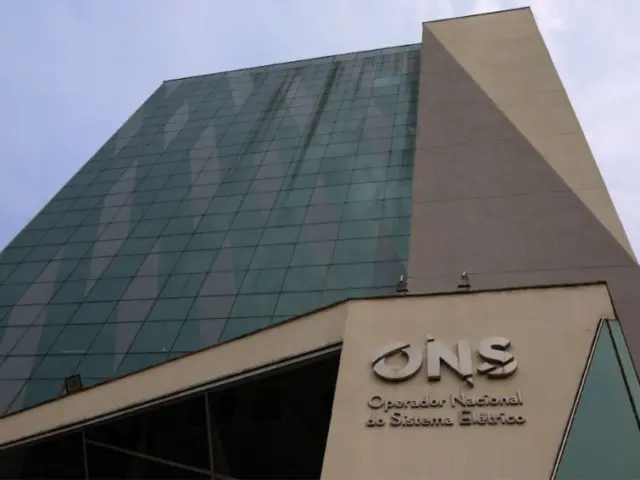 Canal Solar - ONS lança pacote duplo com portal de monitoramento do Super El Niño e ferramenta de IA para consulta de dados 