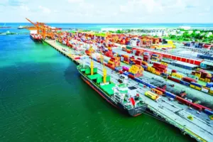 Porto de Suape avalia eletrificação de navios atracados com energia renovável