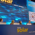 Reciclagem de painéis solares ganha urgência, e baterias despontam como próximo desafio