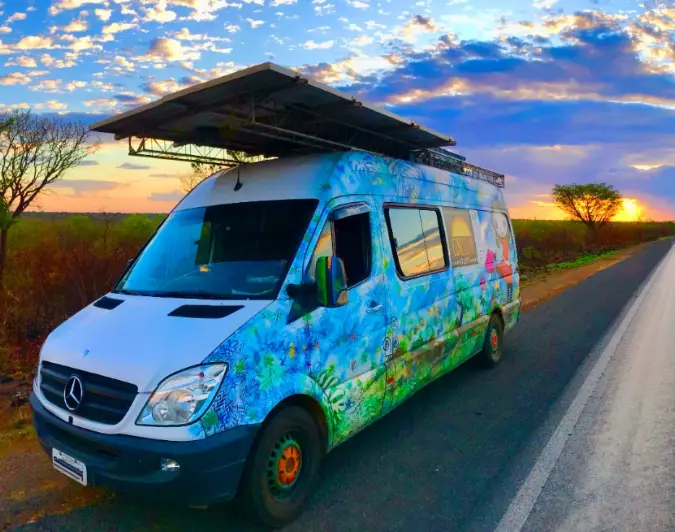 CineSolar viaja por todo o país realizando sessões gratuitas de cinema. Foto: CineSolar/Divulgação
