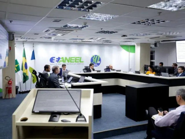 Canal Solar - ANEEL quer dar às distribuidoras controle sobre geração distribuída
