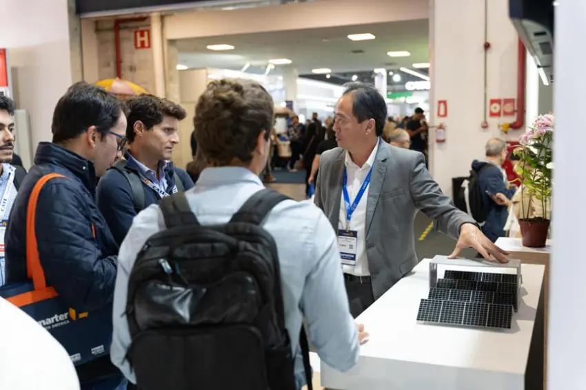 GCL apresenta tecnologia tandem de perovskita-BC e sistema solar móvel