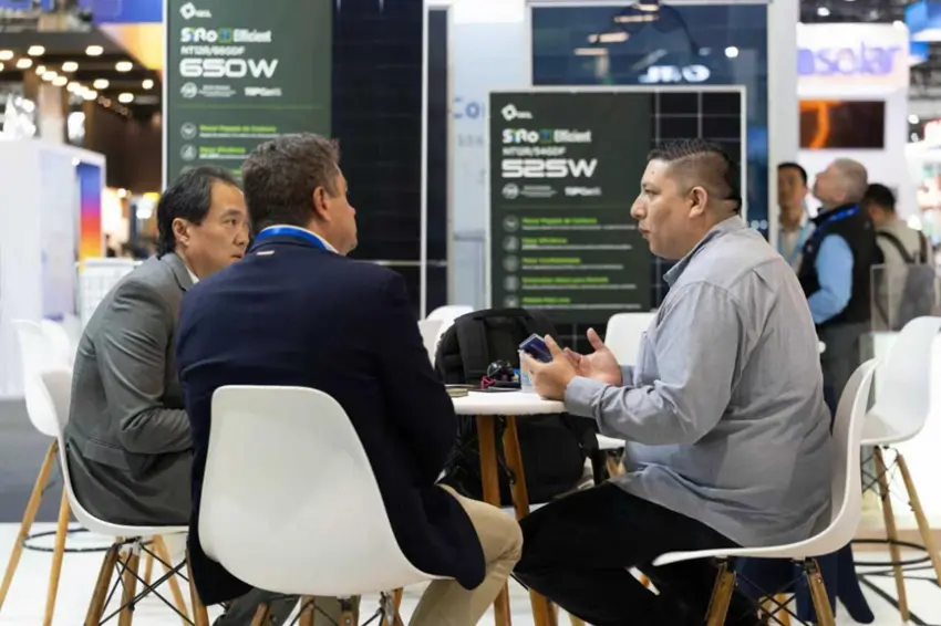 GCL apresenta tecnologia tandem de perovskita-BC e sistema solar móvel