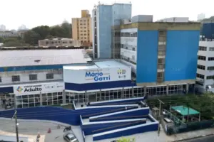 Incêndio envolvendo placas fotovoltaicas atinge hospital em Campinas