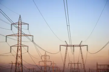 Investimentos em redes elétricas precisam chegar a US$ 1 trilhão por ano até 2035, aponta IRENA