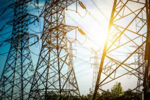 Modernização das redes pode liberar conexão de até 330 GW, aponta IEA
