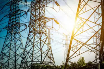 Modernização das redes pode liberar conexão de até 330 GW, aponta IEA