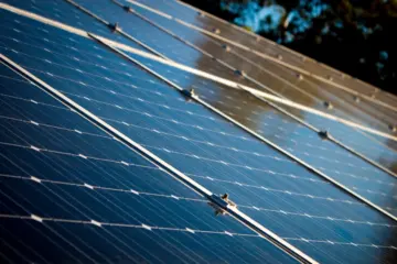 Painéis solares não são lixo: o desafio da economia circular na transição energética