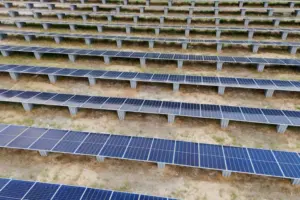 Canal Solar - Sem perfurar o terreno solução brasileira simplifica instalação de usinas solares