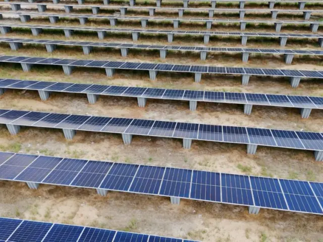 Canal Solar - Sem perfurar o terreno solução brasileira simplifica instalação de usinas solares