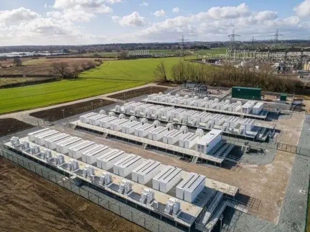 Canal Solar - Câmara dos Deputados aprova urgência de PL que altera rateio dos custos das baterias