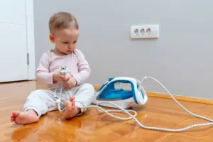 Canal Solar - Dia das Crianças_ como evitar acidentes elétricos com os pequenos dentro e fora de casa 