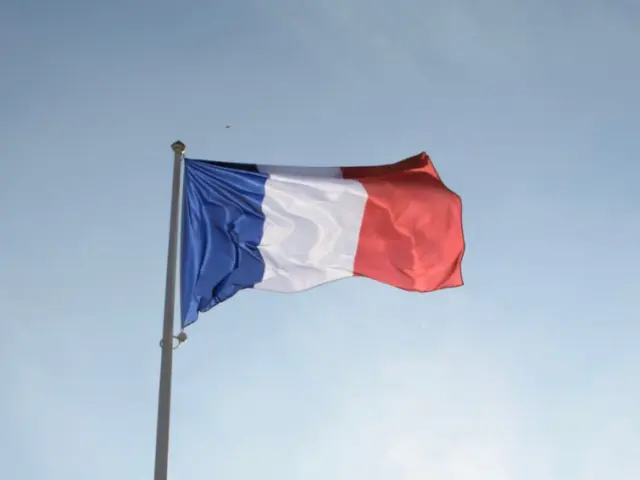Canal Solar - França transforma antiga pedreira em usina solar com baterias