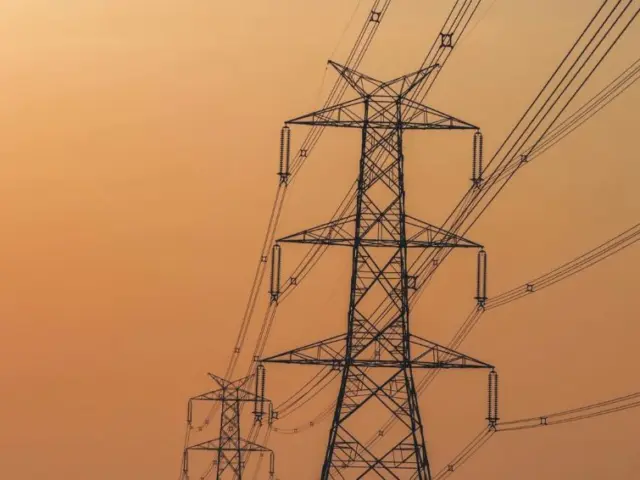 Canal Solar - Negociações de energia ganham força em meio à queda dos preços futuros 