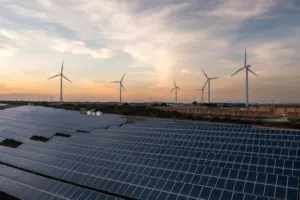 Canal Solar - Renováveis precisam crescer mais de 7 vezes até 2050 para alinhar transição à meta climática, diz IRENA