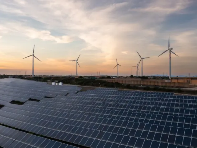 Canal Solar - Renováveis precisam crescer mais de 7 vezes até 2050 para alinhar transição à meta climática, diz IRENA