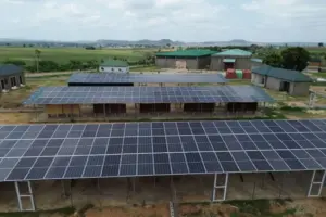 Canal Solar - Tecnologia brasileira ilumina propriedades rurais na África com energia solar e baterias 