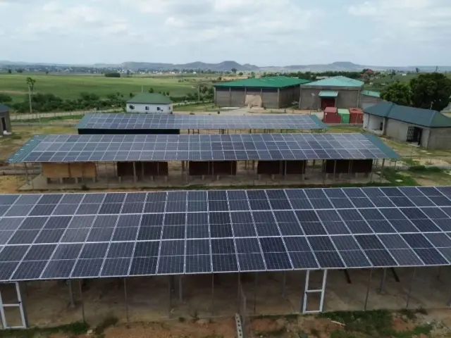 Canal Solar - Tecnologia brasileira ilumina propriedades rurais na África com energia solar e baterias 