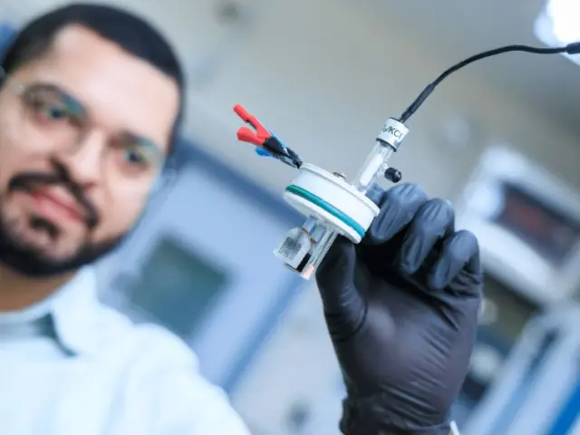 Unicamp cria bateria de fluxo para armazenar energia solar e eólica com mais segurança