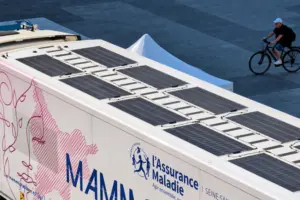 Unidade móvel de mamografia combina energia solar e baterias para atender cidades na França