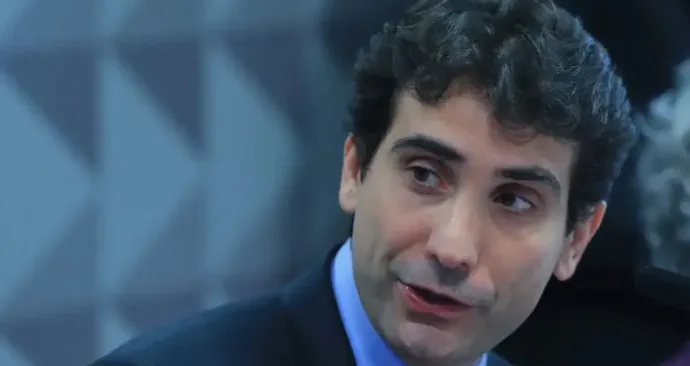 Presidente do Banco Central defende juros elevados por período prolongado